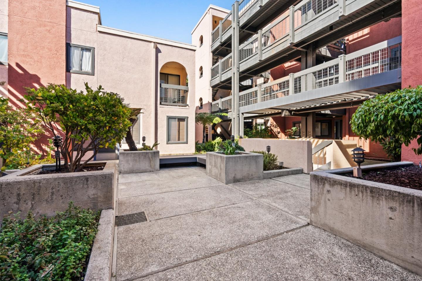 Detail Gallery Image 46 of 63 For 1 Elm St #106,  San Carlos,  CA 94070 - 2 Beds | 2/1 Baths