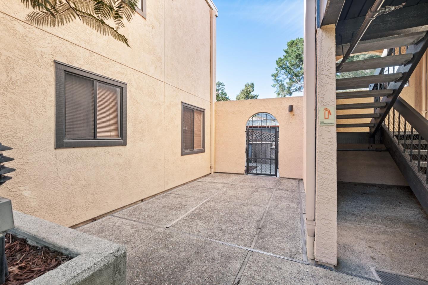 Detail Gallery Image 47 of 63 For 1 Elm St #106,  San Carlos,  CA 94070 - 2 Beds | 2/1 Baths