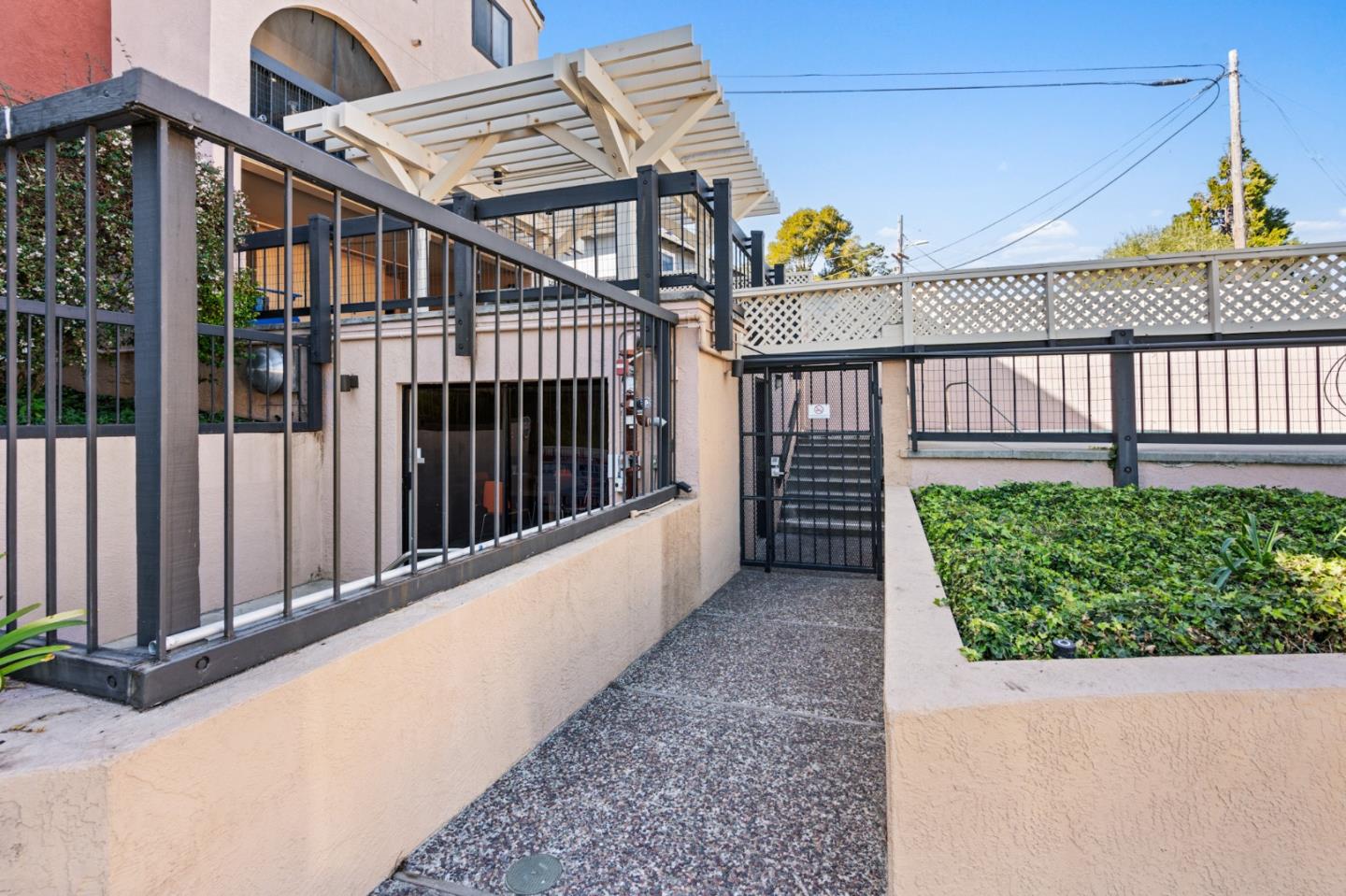 Detail Gallery Image 52 of 63 For 1 Elm St #106,  San Carlos,  CA 94070 - 2 Beds | 2/1 Baths