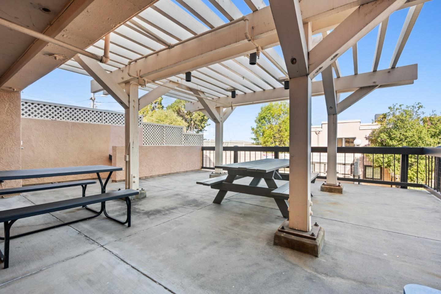 Detail Gallery Image 56 of 63 For 1 Elm St #106,  San Carlos,  CA 94070 - 2 Beds | 2/1 Baths