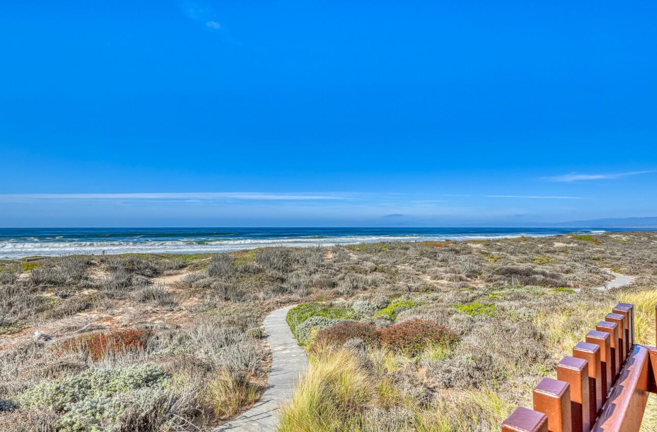 Detail Gallery Image 14 of 58 For 198 Monterey Dunes Way, Moss Landing,  CA 95039 - 4 Beds | 3 Baths