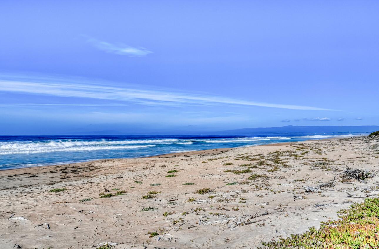 Detail Gallery Image 25 of 58 For 198 Monterey Dunes Way, Moss Landing,  CA 95039 - 4 Beds | 3 Baths