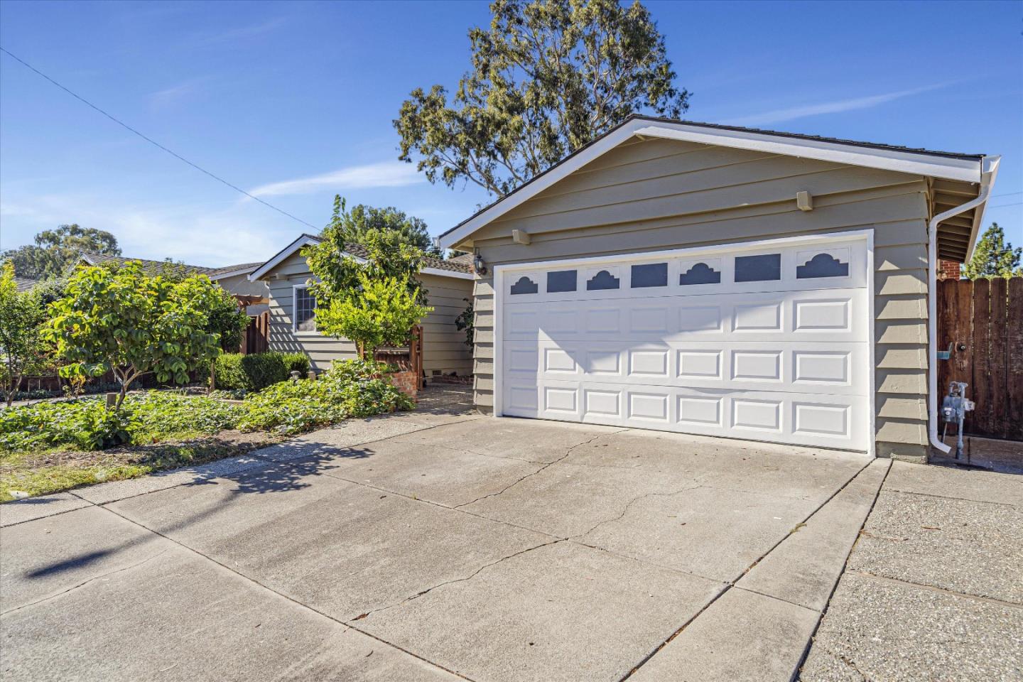 Detail Gallery Image 1 of 34 For 42651 Ravensbourne Park St, Fremont,  CA 94538 - 4 Beds | 2 Baths