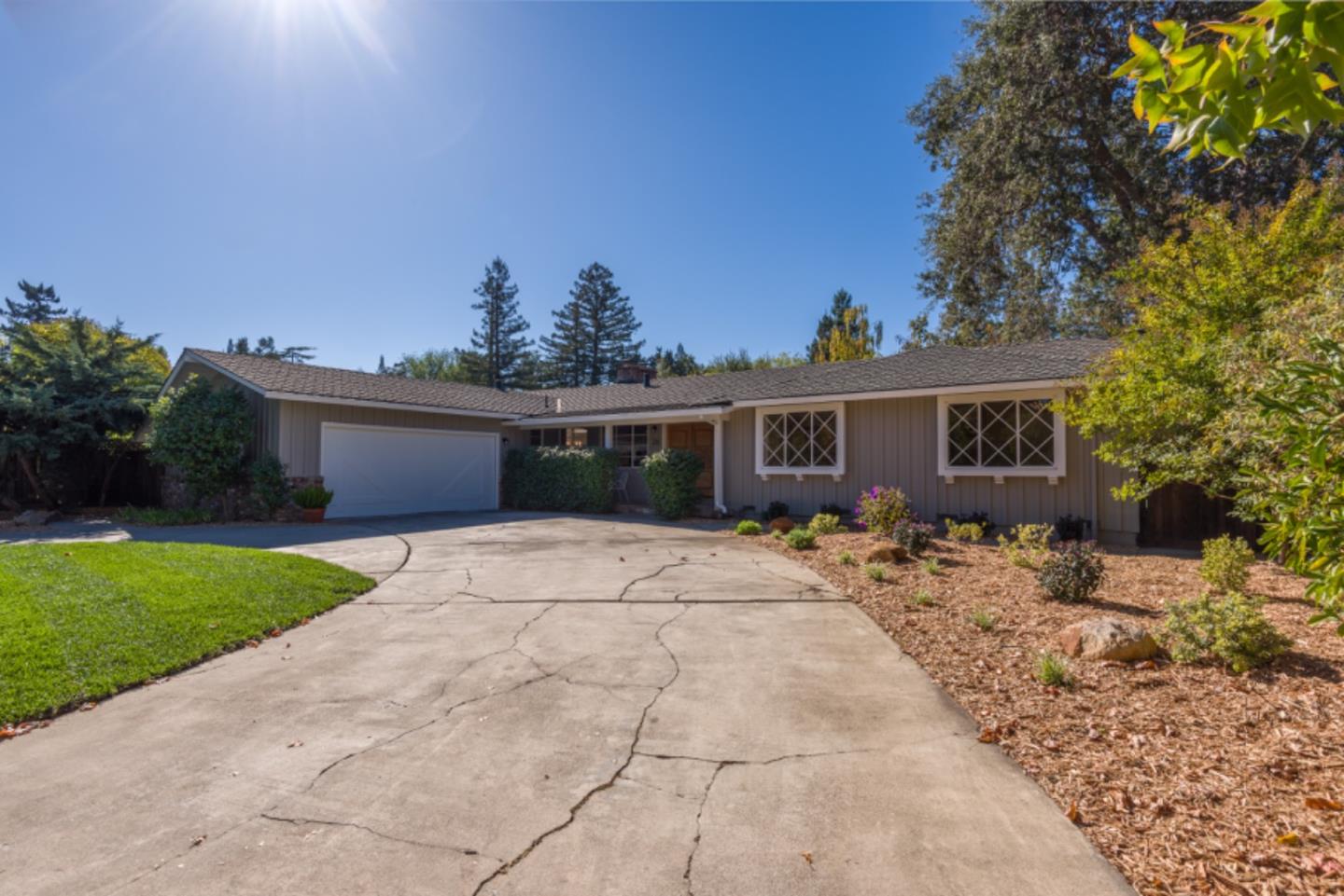 Detail Gallery Image 1 of 22 For 20 Vasilakos Way, Menlo Park,  CA 94025 - 3 Beds | 2/1 Baths