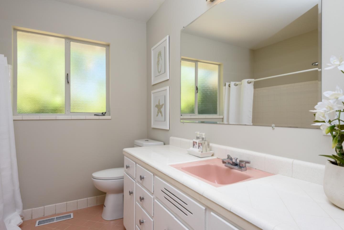 Detail Gallery Image 12 of 22 For 20 Vasilakos Way, Menlo Park,  CA 94025 - 3 Beds | 2/1 Baths