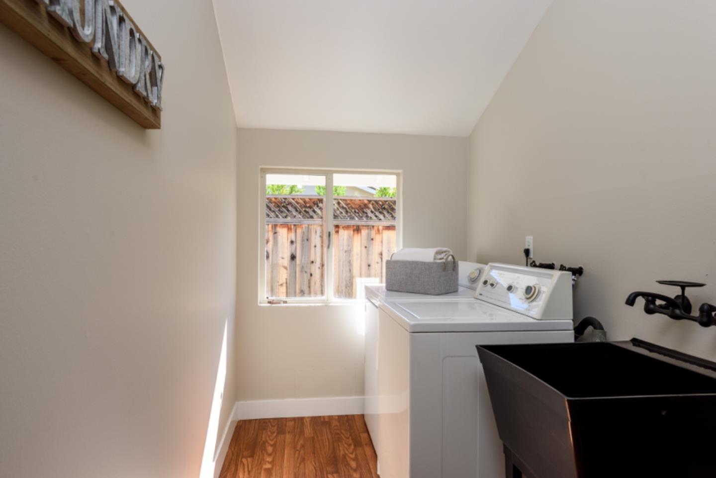 Detail Gallery Image 16 of 22 For 20 Vasilakos Way, Menlo Park,  CA 94025 - 3 Beds | 2/1 Baths