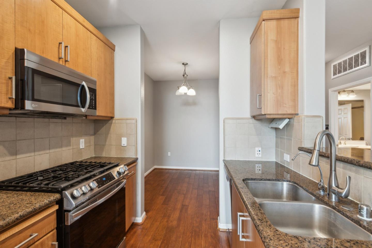 Detail Gallery Image 11 of 33 For 1101 S Main St #429,  Milpitas,  CA 95035 - 1 Beds | 1 Baths