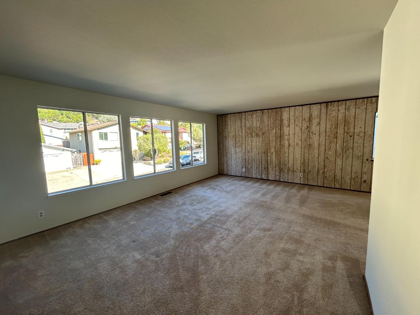 Detail Gallery Image 15 of 63 For 1 Elk Ct, Pacifica,  CA 94044 - 3 Beds | 2 Baths