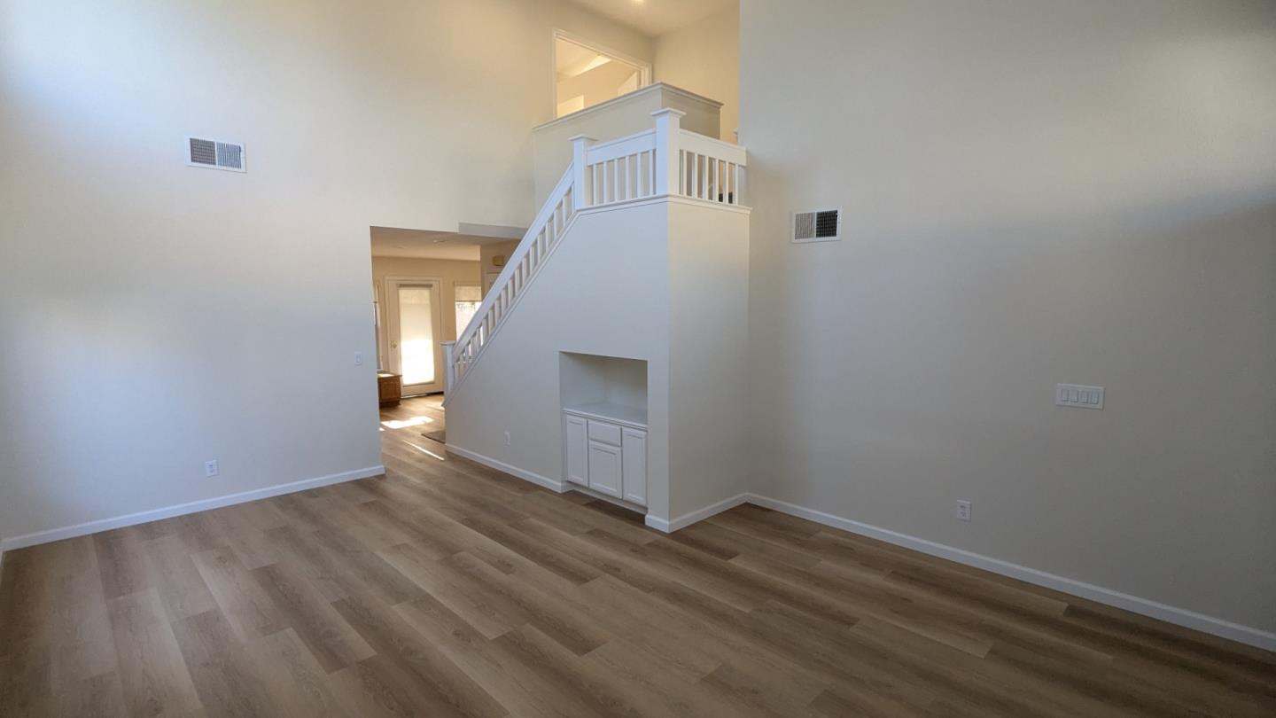 Detail Gallery Image 3 of 22 For 4307 Verdigris Cir, San Jose,  CA 95134 - 3 Beds | 2/1 Baths