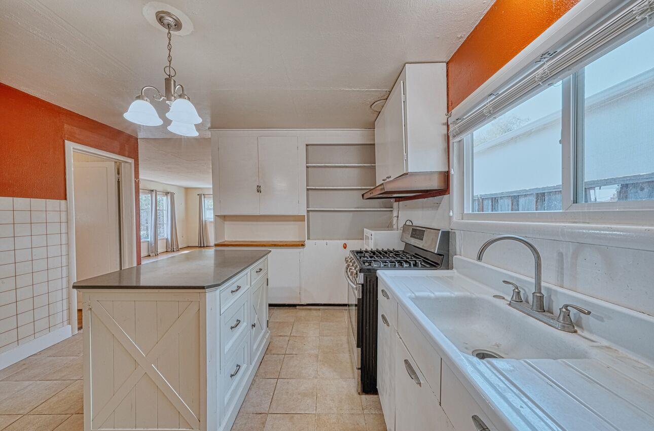 Detail Gallery Image 6 of 23 For 1425 47th Ave, Capitola,  CA 95010 - 2 Beds | 1 Baths