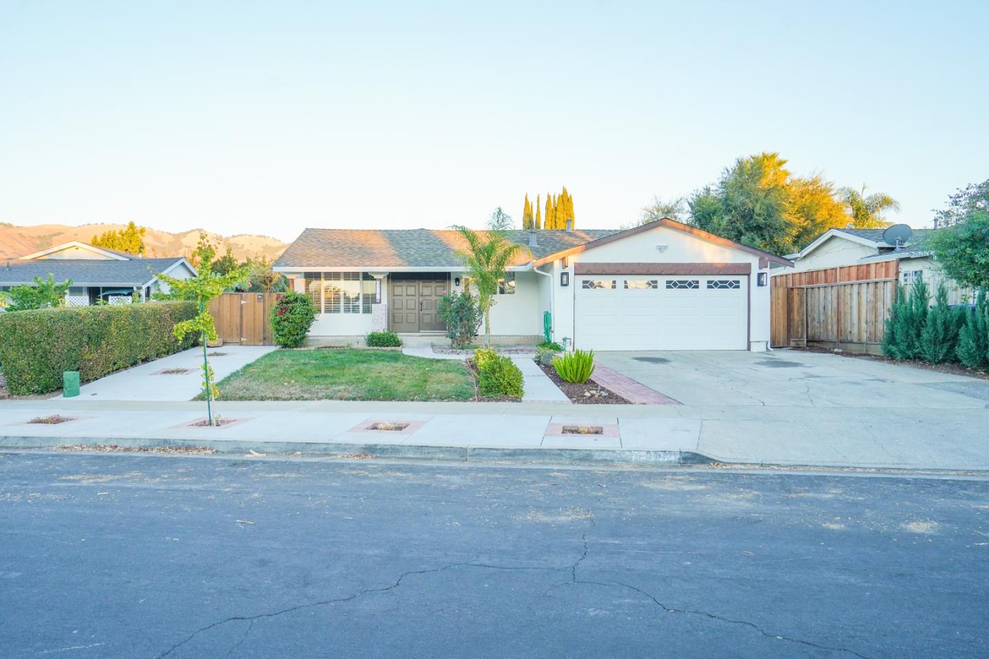 Detail Gallery Image 1 of 30 For 2880 Haughton Dr, San Jose,  CA 95148 - 3 Beds | 2 Baths