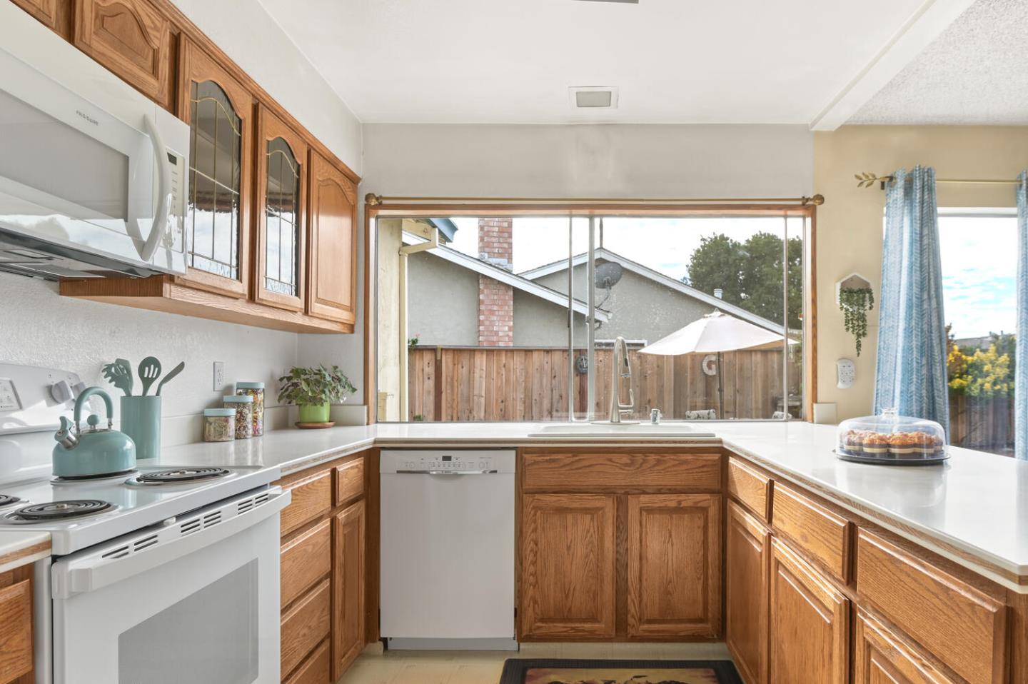 Detail Gallery Image 6 of 20 For 2202 Hermosa Ct, Morgan Hill,  CA 95037 - 3 Beds | 2 Baths