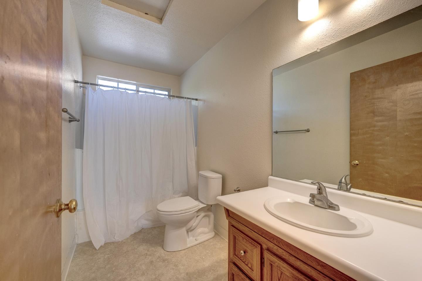 Detail Gallery Image 10 of 34 For 411 Sumner St #B,  Santa Cruz,  CA 95062 - 2 Beds | 1 Baths