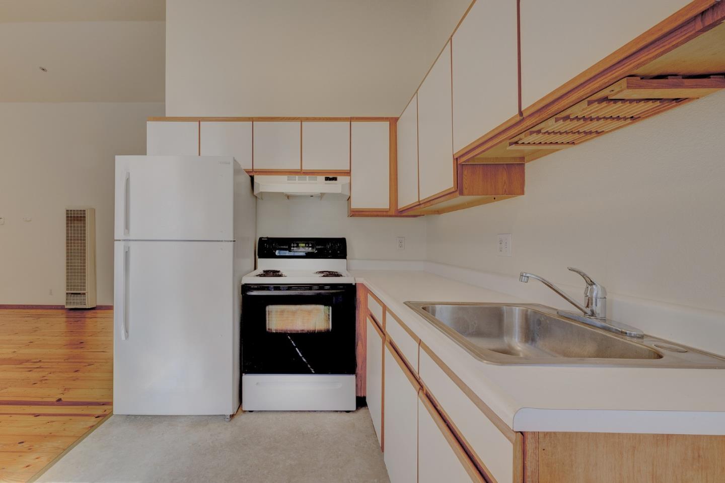 Detail Gallery Image 6 of 34 For 411 Sumner St #B,  Santa Cruz,  CA 95062 - 2 Beds | 1 Baths