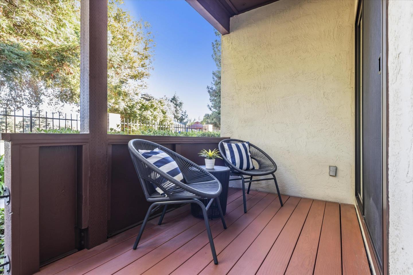 Detail Gallery Image 3 of 24 For 436 Costa Mesa Ter #C,  Sunnyvale,  CA 94085 - 2 Beds | 1 Baths