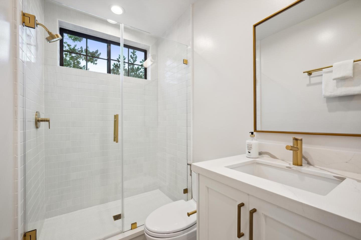 Detail Gallery Image 24 of 44 For 2151 Valparaiso Ave, Menlo Park,  CA 94025 - 5 Beds | 4/1 Baths