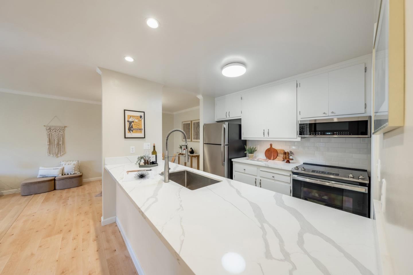 Detail Gallery Image 10 of 28 For 728 Elm St #207,  San Carlos,  CA 94070 - 2 Beds | 2 Baths