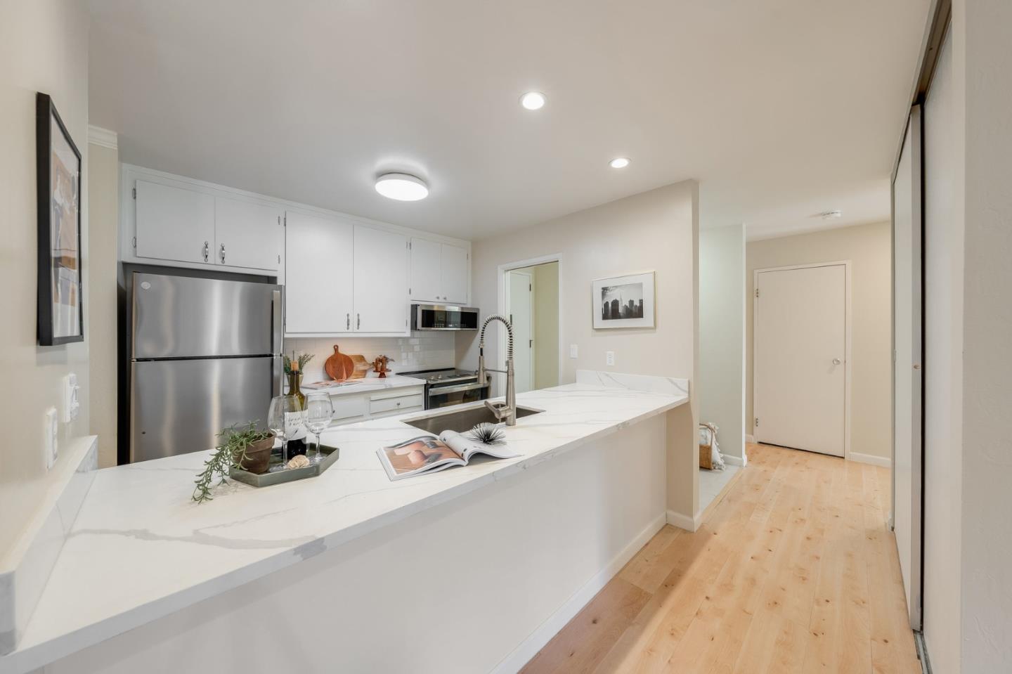 Detail Gallery Image 11 of 28 For 728 Elm St #207,  San Carlos,  CA 94070 - 2 Beds | 2 Baths