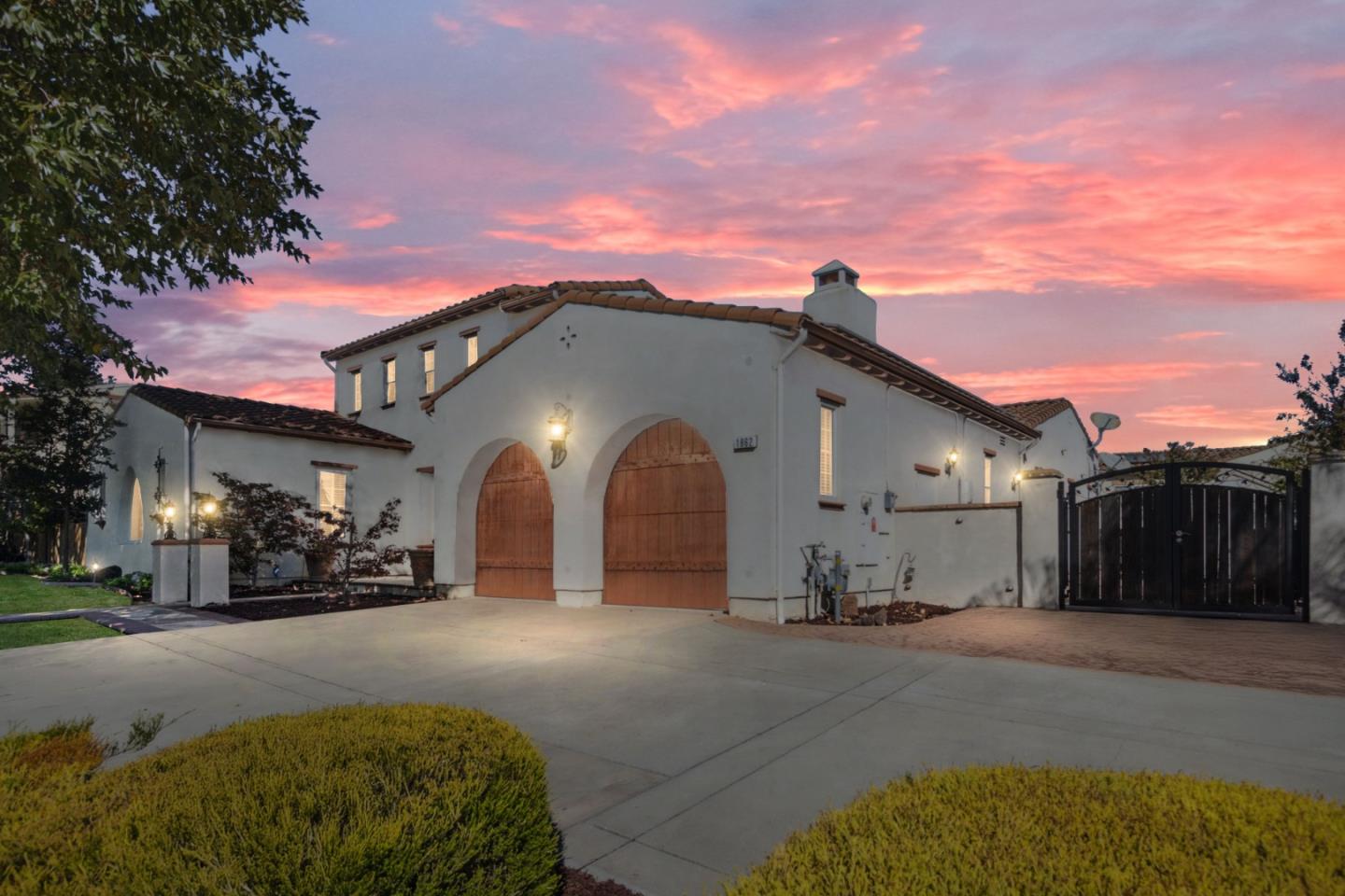 Detail Gallery Image 4 of 81 For 1862 Club Dr, Gilroy,  CA 95020 - 5 Beds | 4/1 Baths