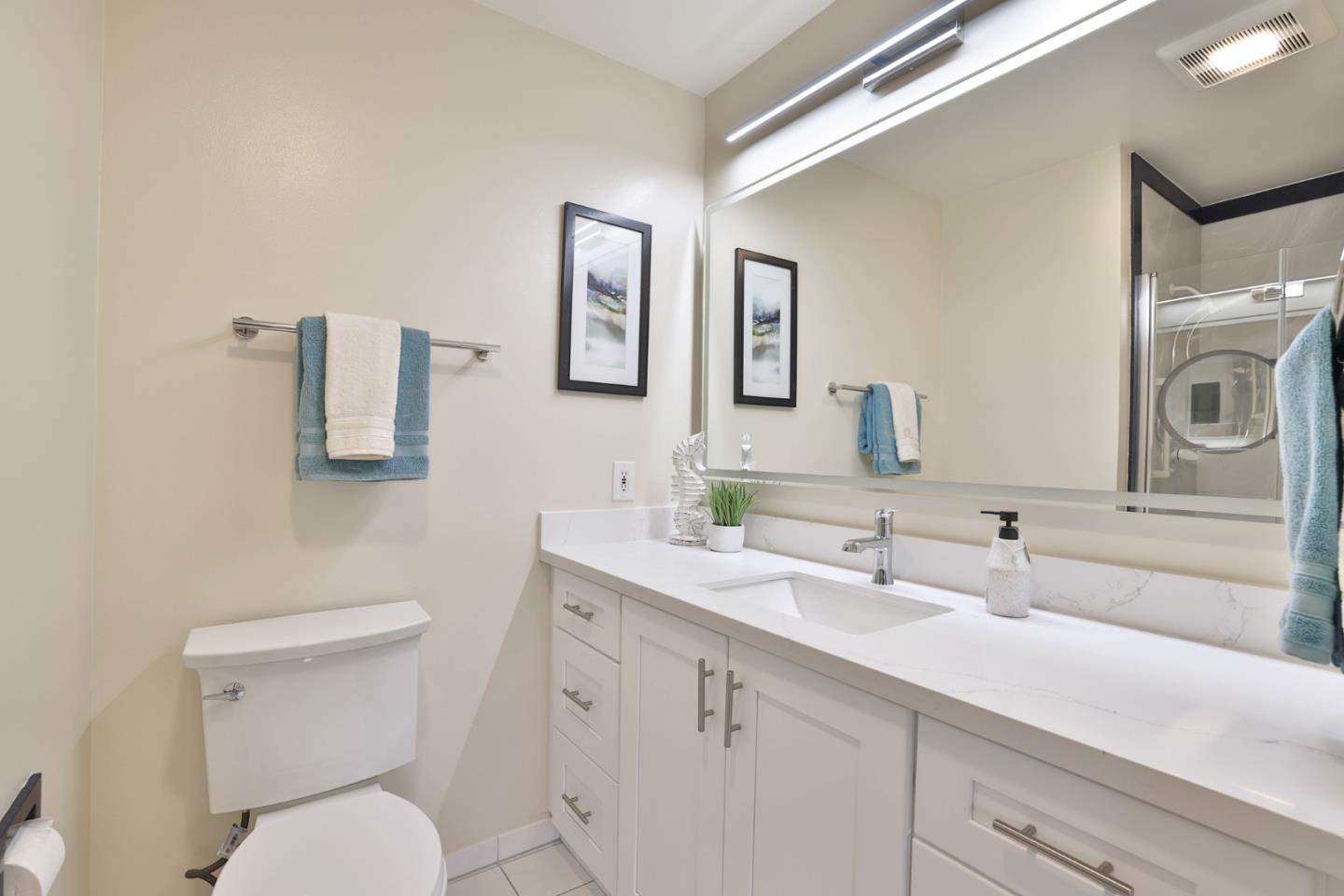 Detail Gallery Image 13 of 30 For 700 Chiquita Ave #5,  Mountain View,  CA 94041 - 2 Beds | 2/1 Baths