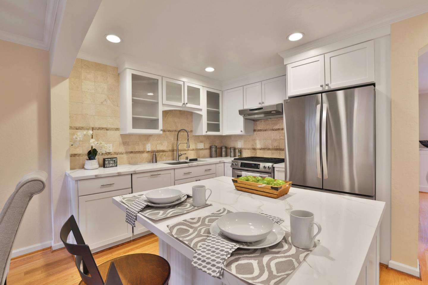 Detail Gallery Image 6 of 30 For 700 Chiquita Ave #5,  Mountain View,  CA 94041 - 2 Beds | 2/1 Baths