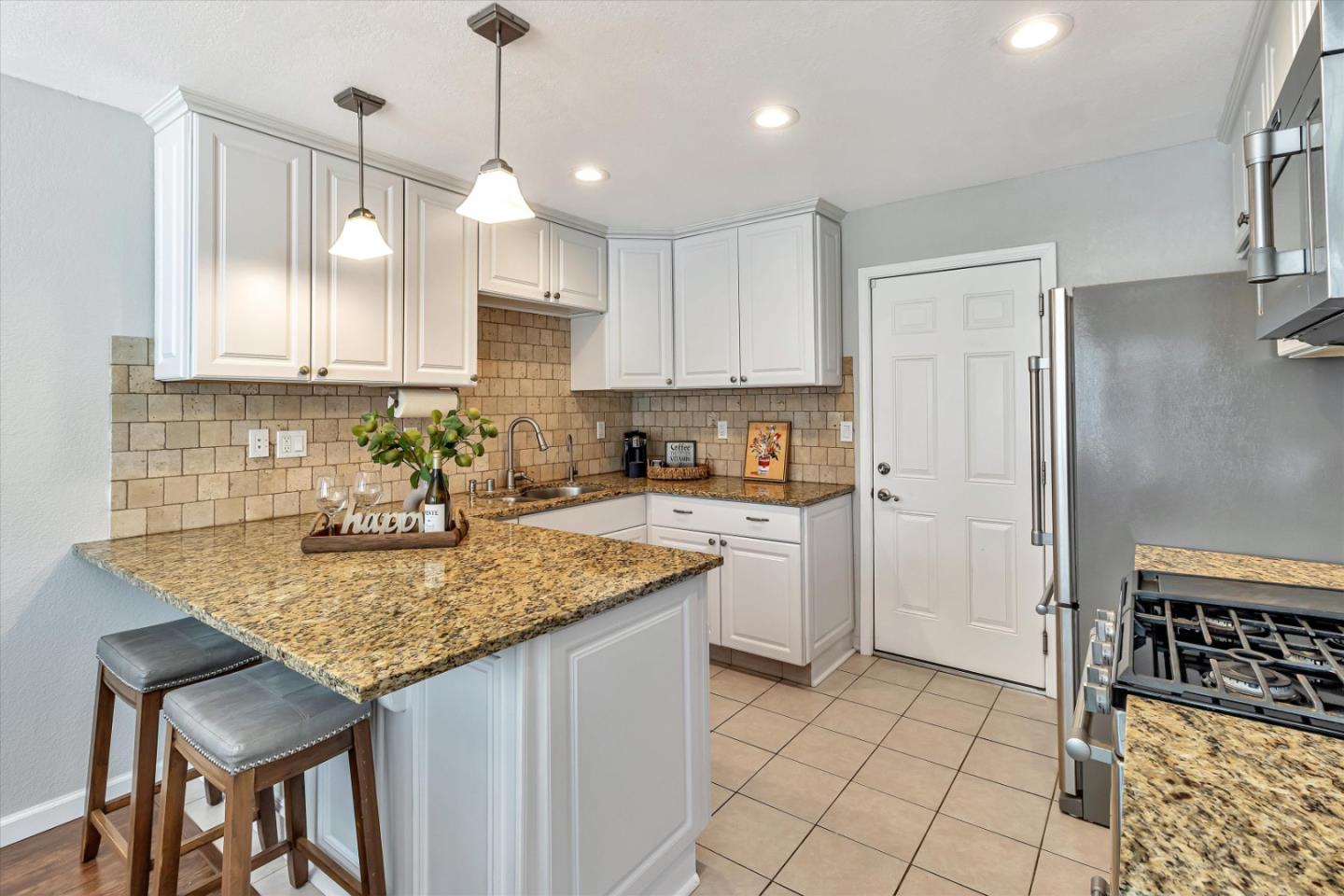 Detail Gallery Image 11 of 33 For 5639 Blossom Park Ln, San Jose,  CA 95118 - 3 Beds | 2/1 Baths