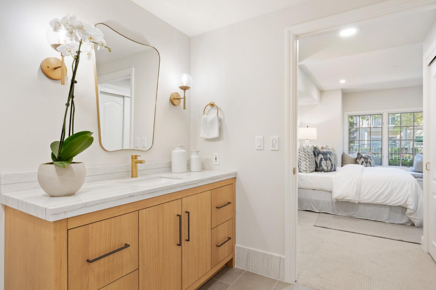 Detail Gallery Image 11 of 28 For 1 W Edith Ave #A101,  Los Altos,  CA 94022 - 1 Beds | 2 Baths