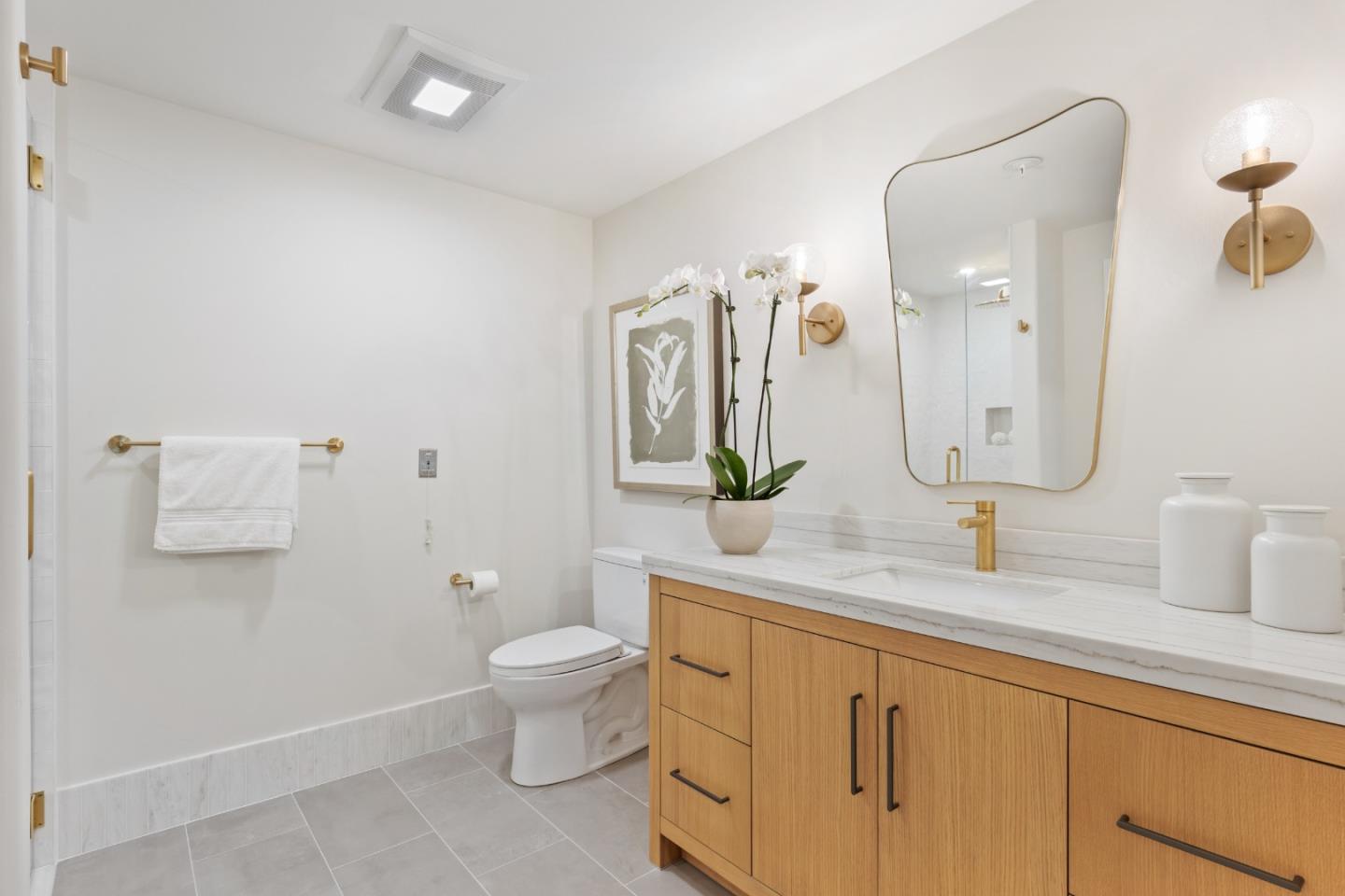 Detail Gallery Image 12 of 28 For 1 W Edith Ave #A101,  Los Altos,  CA 94022 - 1 Beds | 2 Baths