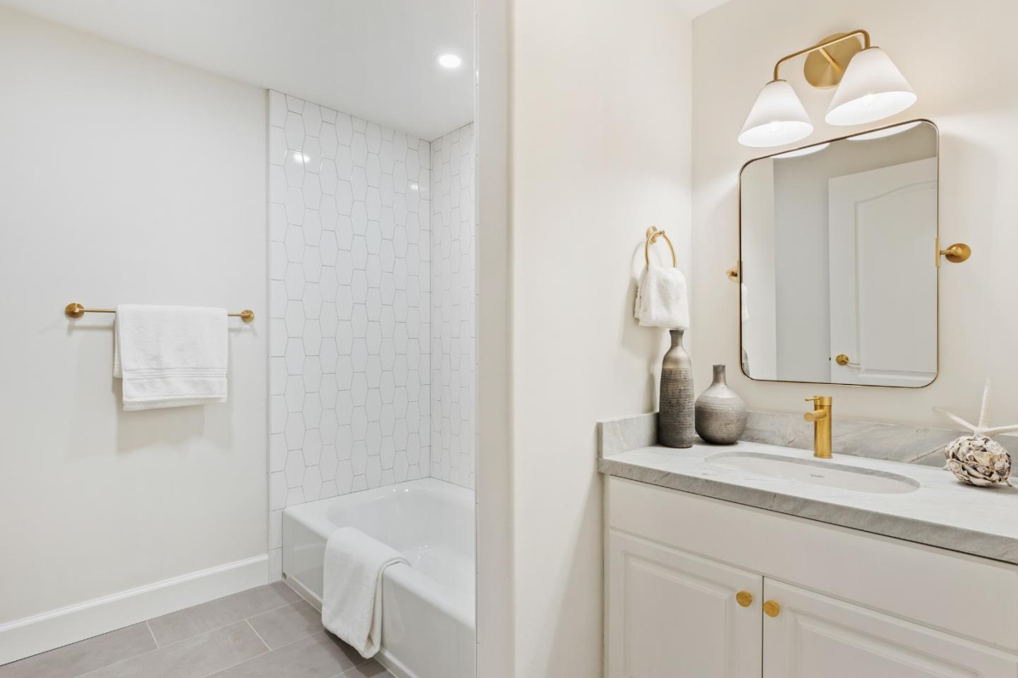 Detail Gallery Image 14 of 28 For 1 W Edith Ave #A101,  Los Altos,  CA 94022 - 1 Beds | 2 Baths