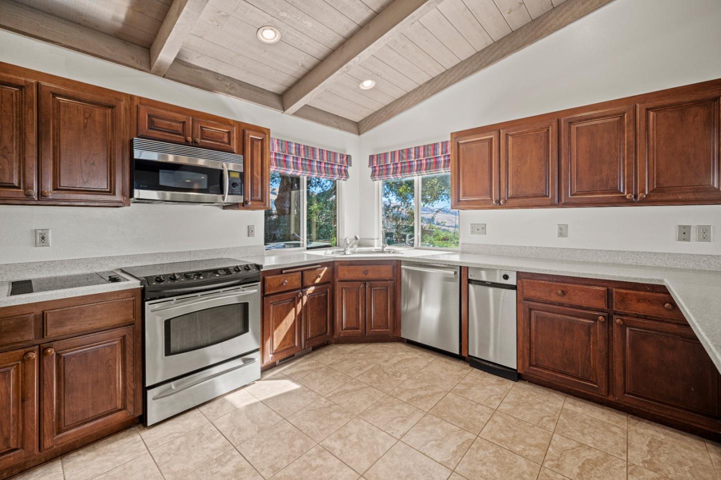 Detail Gallery Image 13 of 50 For 399 San Benancio Rd, Salinas,  CA 93908 - 3 Beds | 2 Baths