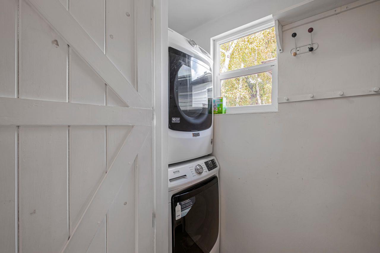 Detail Gallery Image 15 of 41 For 129/131 Berkshire Ave, Santa Cruz,  CA 95060 - 3 Beds | 2/1 Baths