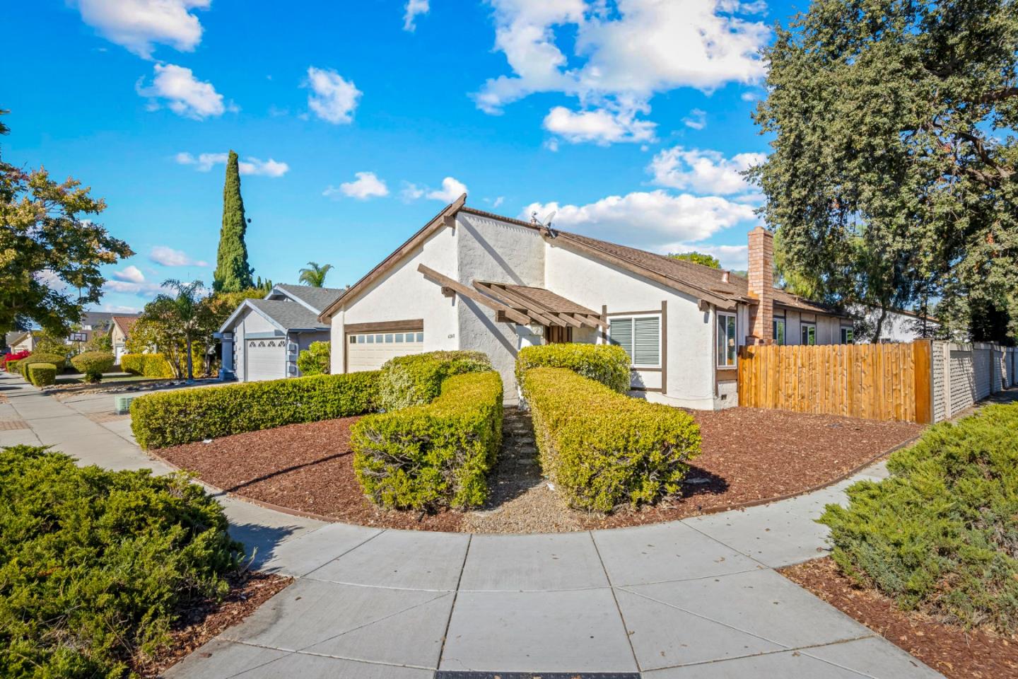 Detail Gallery Image 4 of 53 For 4248 Monet Cir, San Jose,  CA 95136 - 4 Beds | 2 Baths