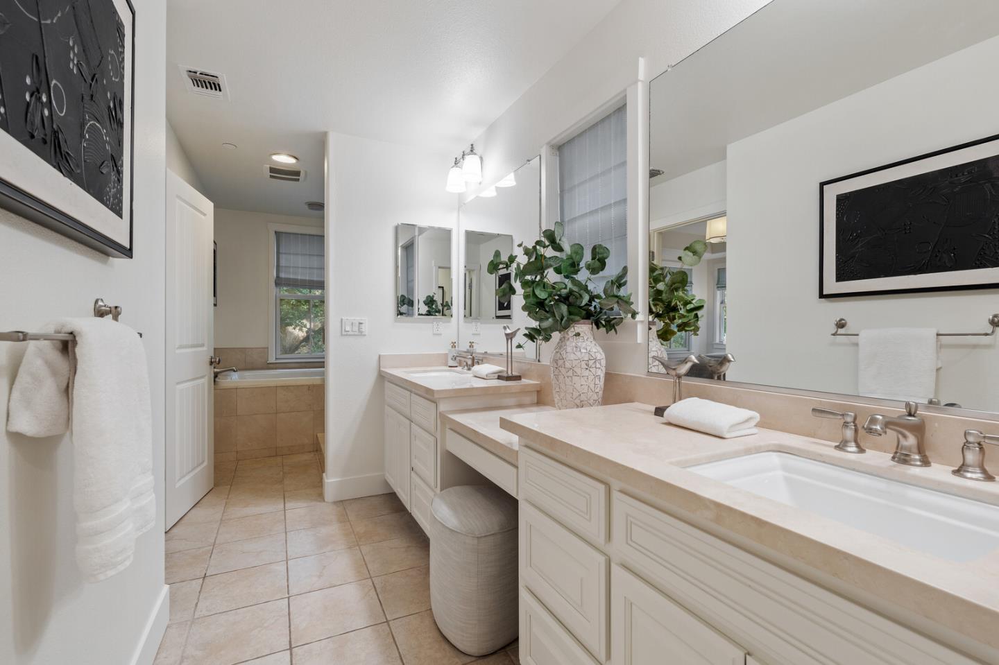 Detail Gallery Image 21 of 29 For 153 Burnell Ln, Menlo Park,  CA 94025 - 4 Beds | 3/1 Baths