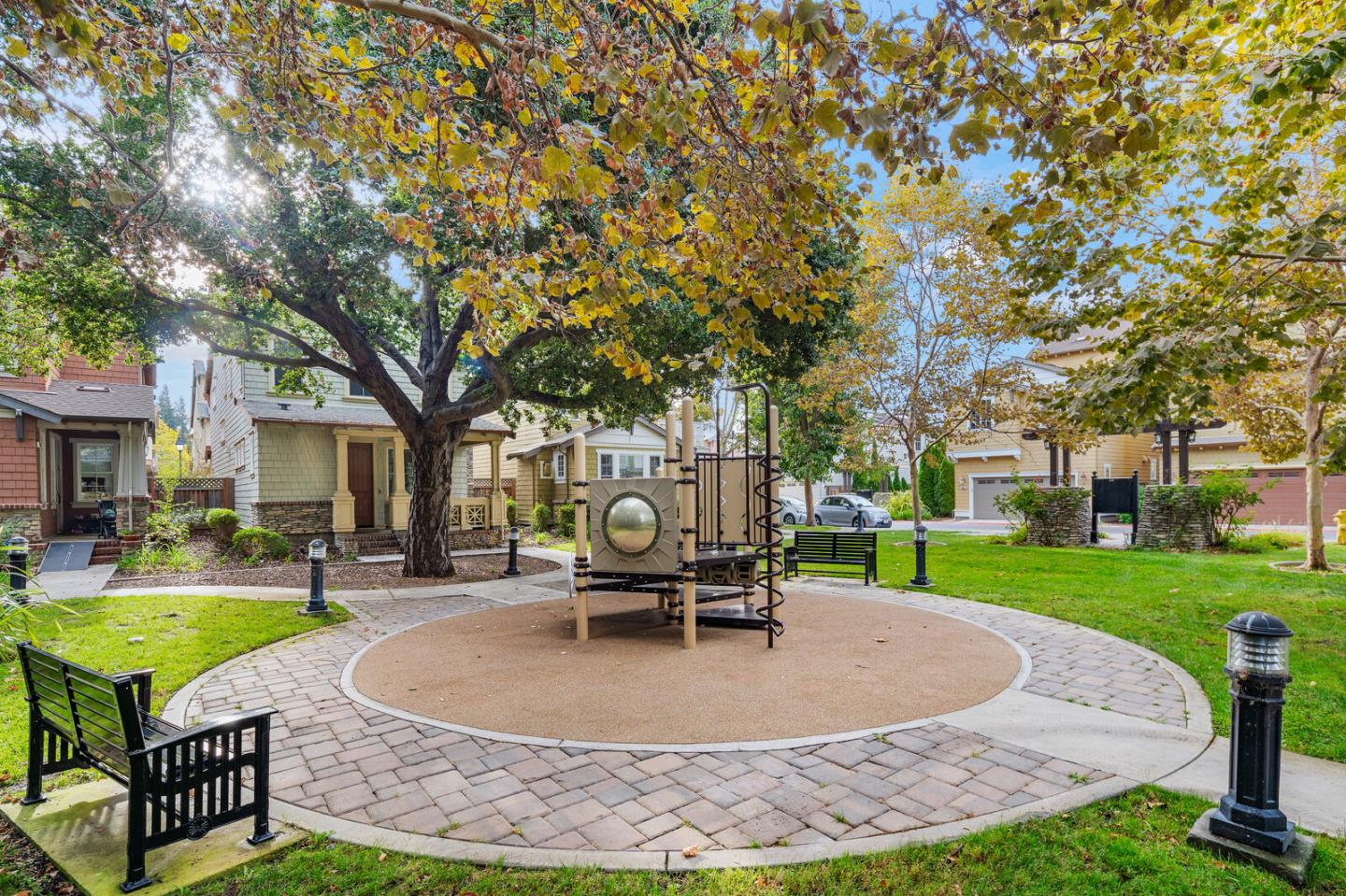 Detail Gallery Image 5 of 29 For 153 Burnell Ln, Menlo Park,  CA 94025 - 4 Beds | 3/1 Baths