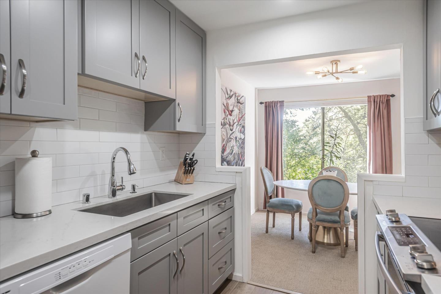 Detail Gallery Image 10 of 33 For 3334 Brittan Ave #9,  San Carlos,  CA 94070 - 2 Beds | 2 Baths