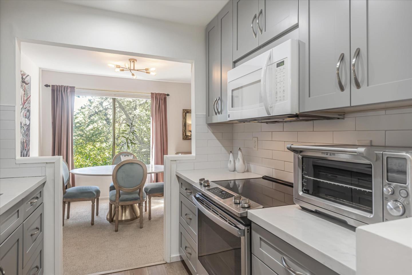 Detail Gallery Image 11 of 33 For 3334 Brittan Ave #9,  San Carlos,  CA 94070 - 2 Beds | 2 Baths