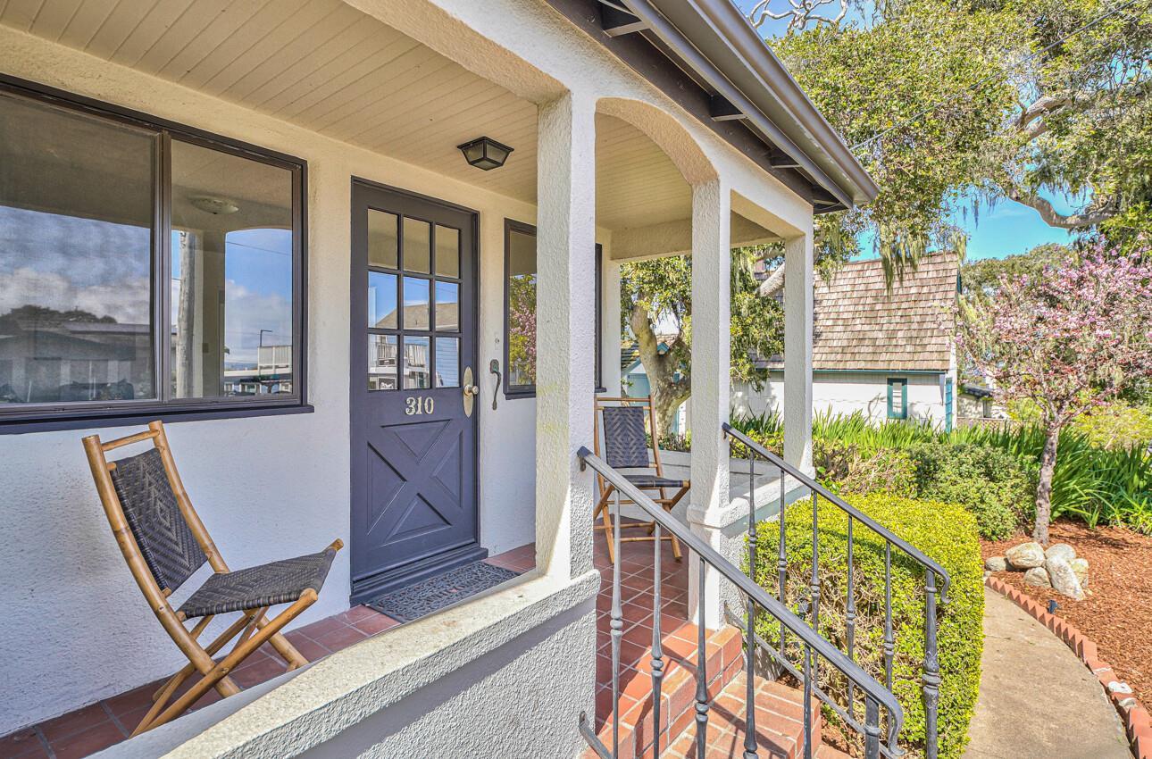 Detail Gallery Image 1 of 29 For 310 Cypress Ave, Pacific Grove,  CA 93950 - 3 Beds | 1/1 Baths