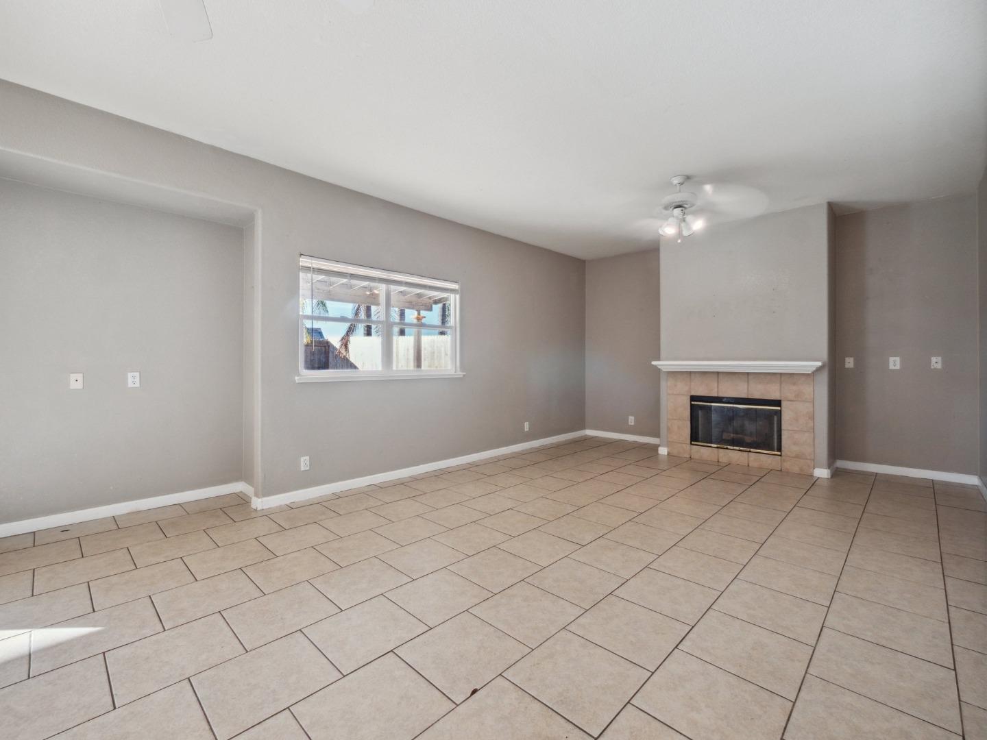 Detail Gallery Image 15 of 30 For 1709 Mills Dr, Los Banos,  CA 93635 - 3 Beds | 2/1 Baths