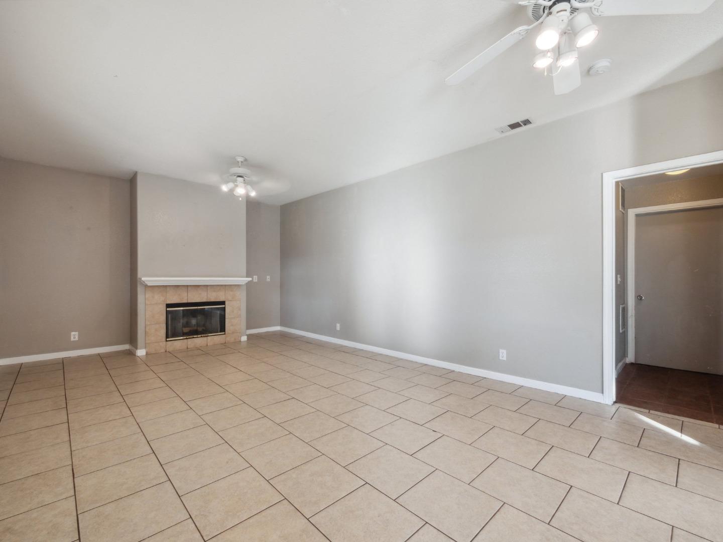 Detail Gallery Image 16 of 30 For 1709 Mills Dr, Los Banos,  CA 93635 - 3 Beds | 2/1 Baths