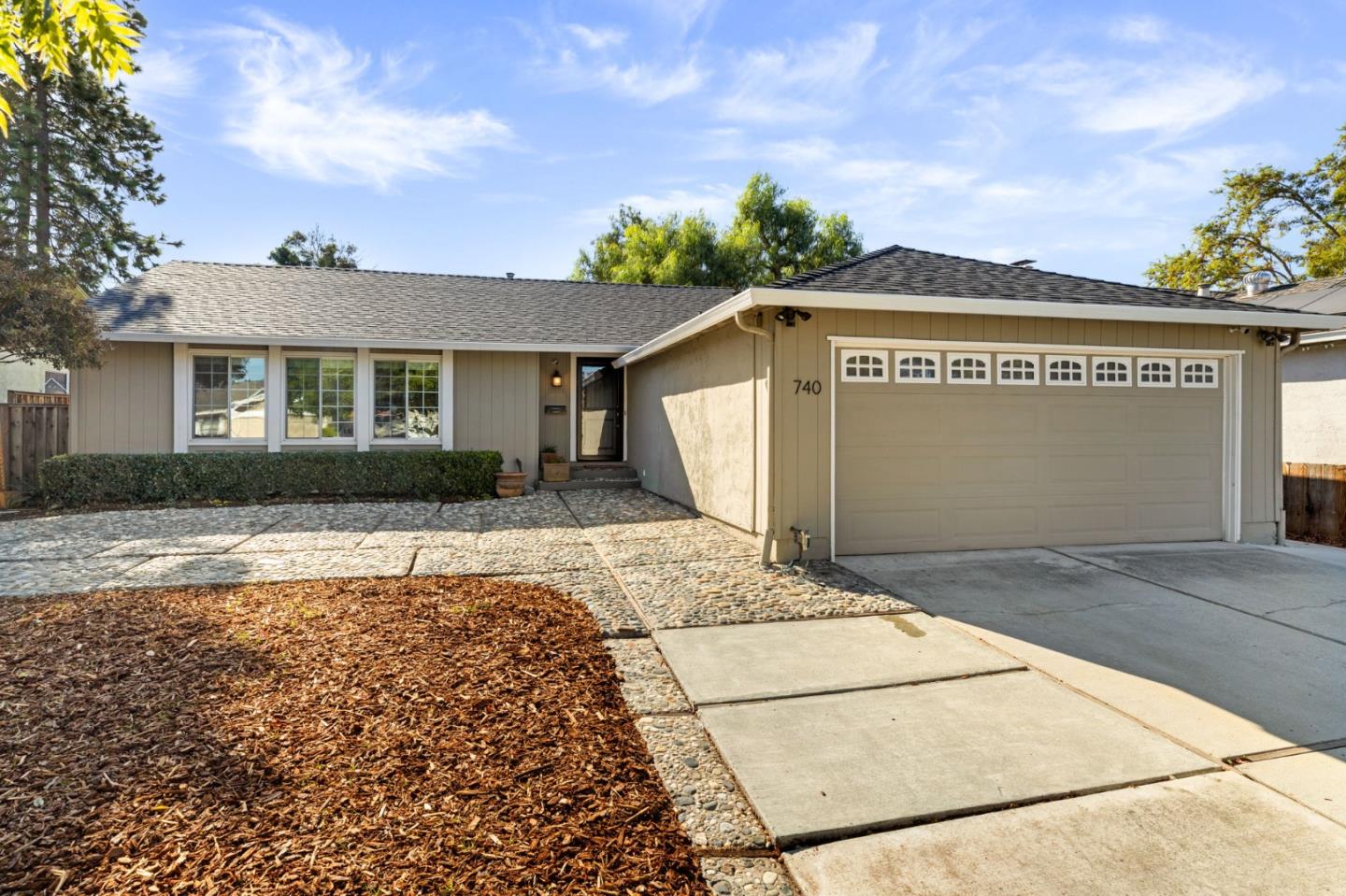 Detail Gallery Image 3 of 26 For 740 Glenburry Way, San Jose,  CA 95123 - 4 Beds | 2 Baths