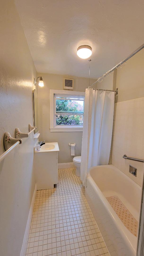 1111 Curtis Street # B, Albany, California 94706, 1 Bedroom Bedrooms, ,1 BathroomBathrooms,Residential Lease,For Rent,1111 Curtis Street # B,ML81985131