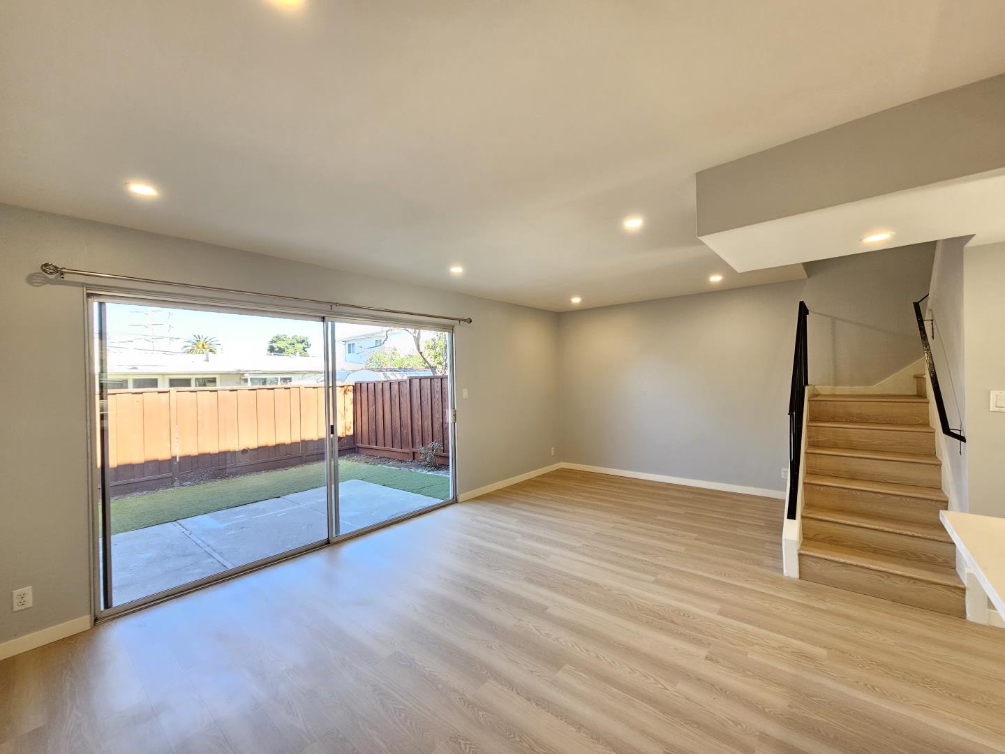 2055 Aldengate Way # 4, Hayward, California 94545, 2 Bedrooms Bedrooms, ,1 BathroomBathrooms,Residential Lease,For Rent,2055 Aldengate Way # 4,ML81985144