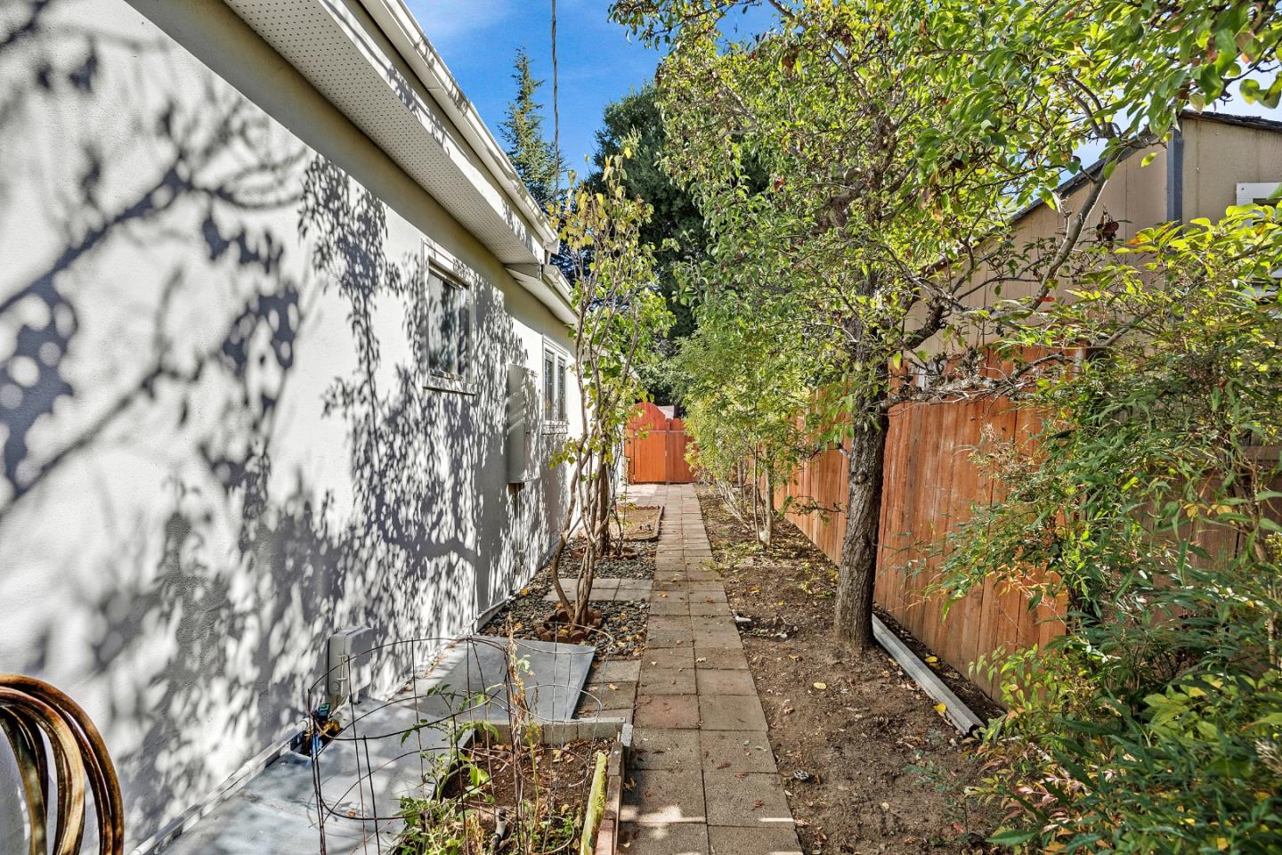 Detail Gallery Image 42 of 43 For 1808 Fallen Leaf Lane, Los Altos,  CA 94024 - 3 Beds | 2/1 Baths