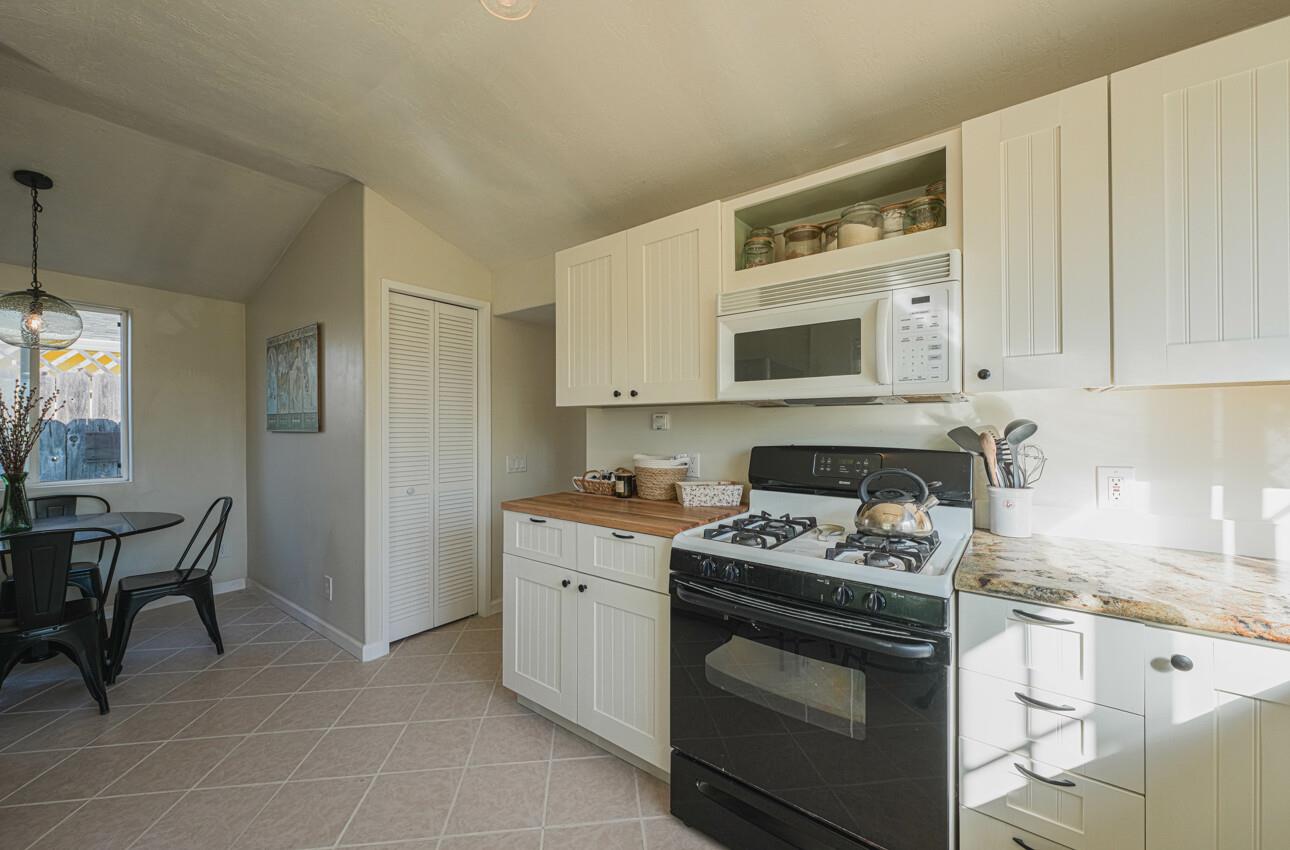 Detail Gallery Image 14 of 37 For 28 Crow Ave, Watsonville,  CA 95076 - 2 Beds | 1 Baths