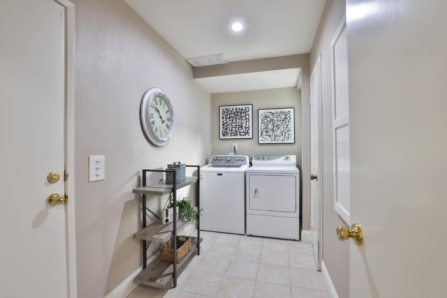 Detail Gallery Image 13 of 33 For 6434 Cottle Rd, San Jose,  CA 95123 - 4 Beds | 2/1 Baths