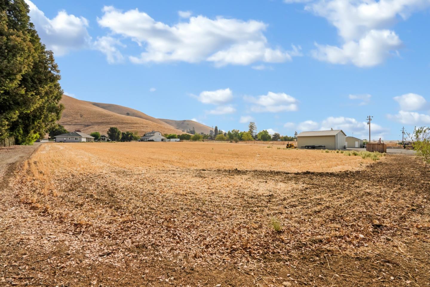 Detail Gallery Image 109 of 158 For 300 Foothill Rd, Hollister,  CA 95023 - 4 Beds | 2/1 Baths