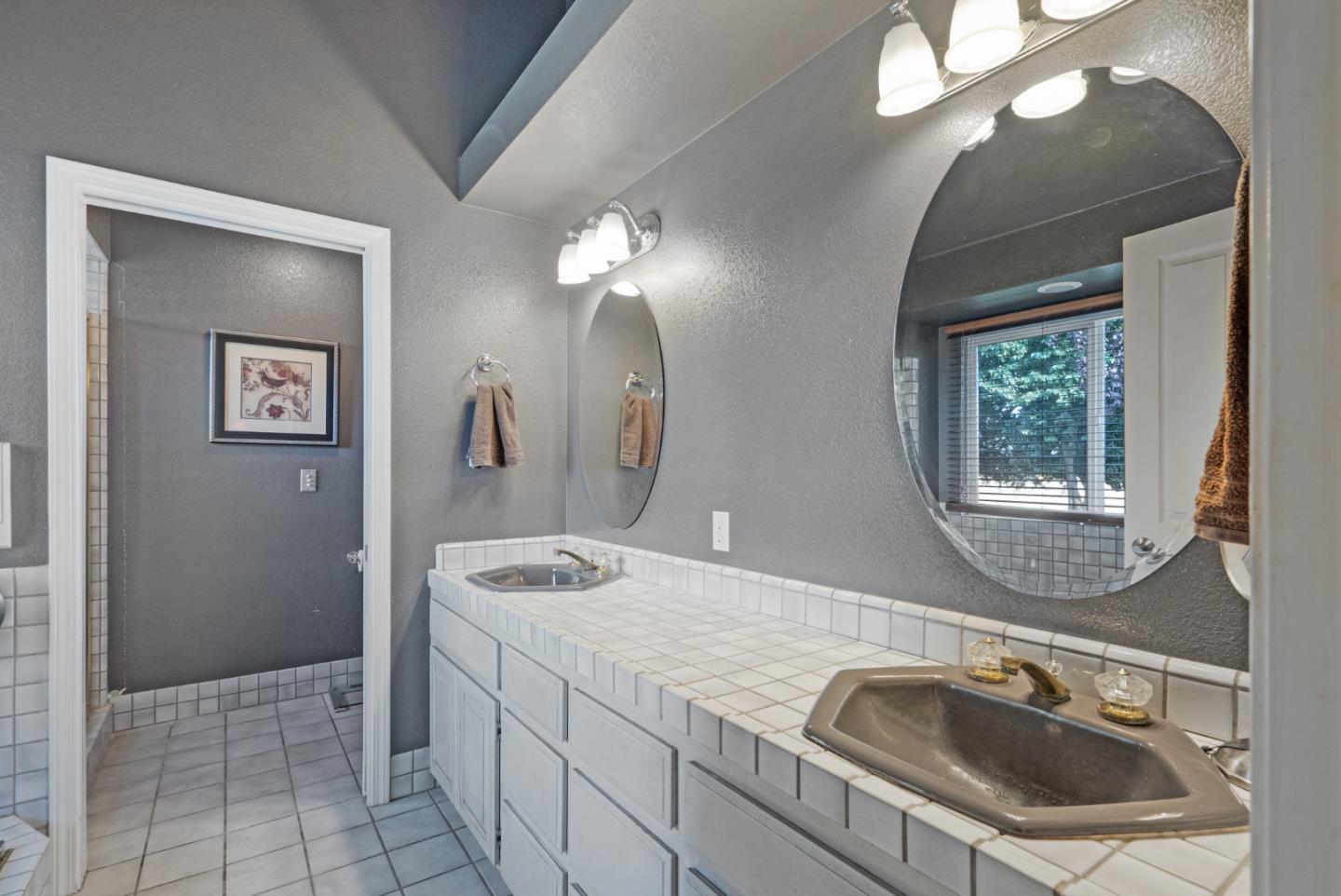 Detail Gallery Image 20 of 158 For 300 Foothill Rd, Hollister,  CA 95023 - 4 Beds | 2/1 Baths