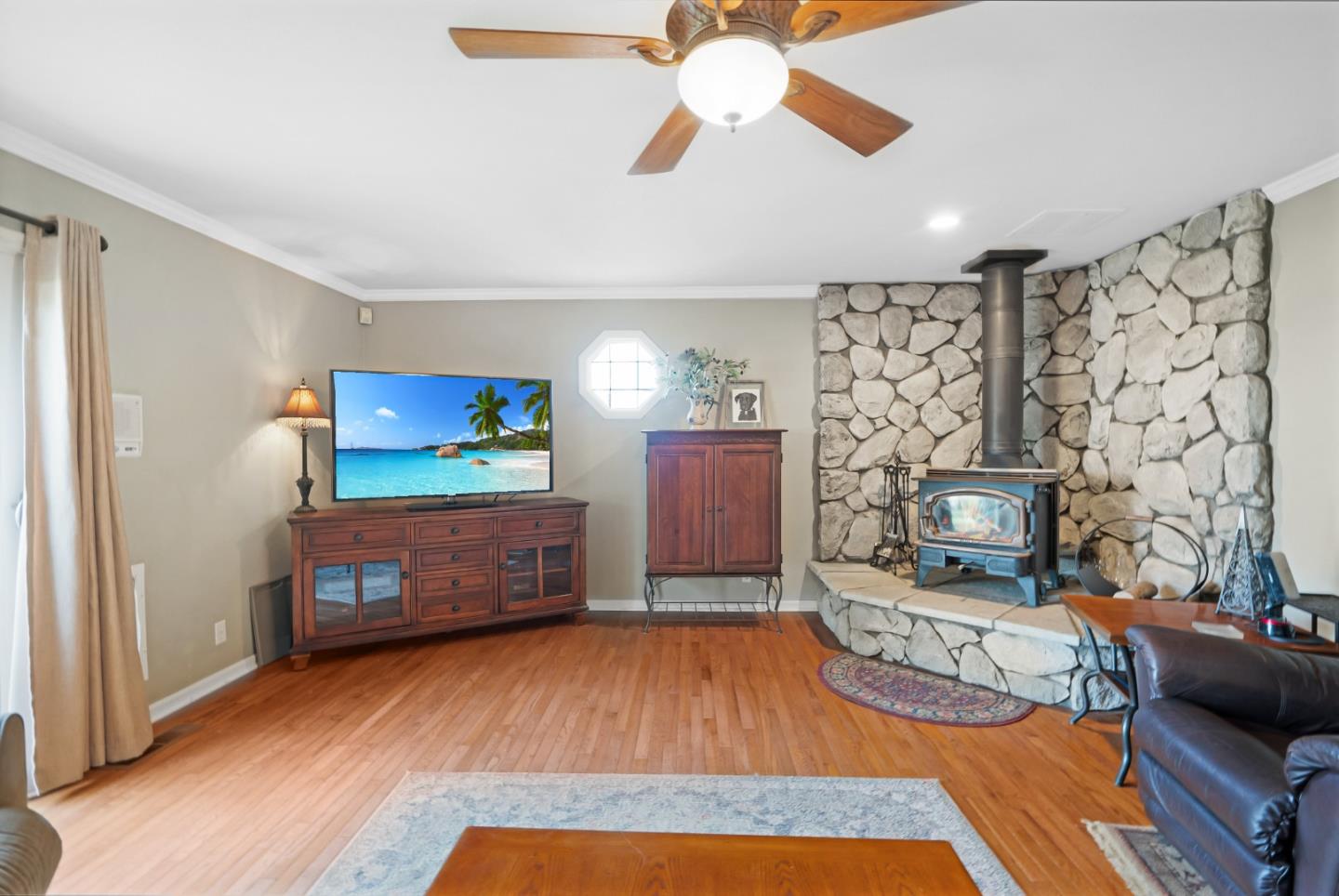 Detail Gallery Image 50 of 158 For 300 Foothill Rd, Hollister,  CA 95023 - 4 Beds | 2/1 Baths