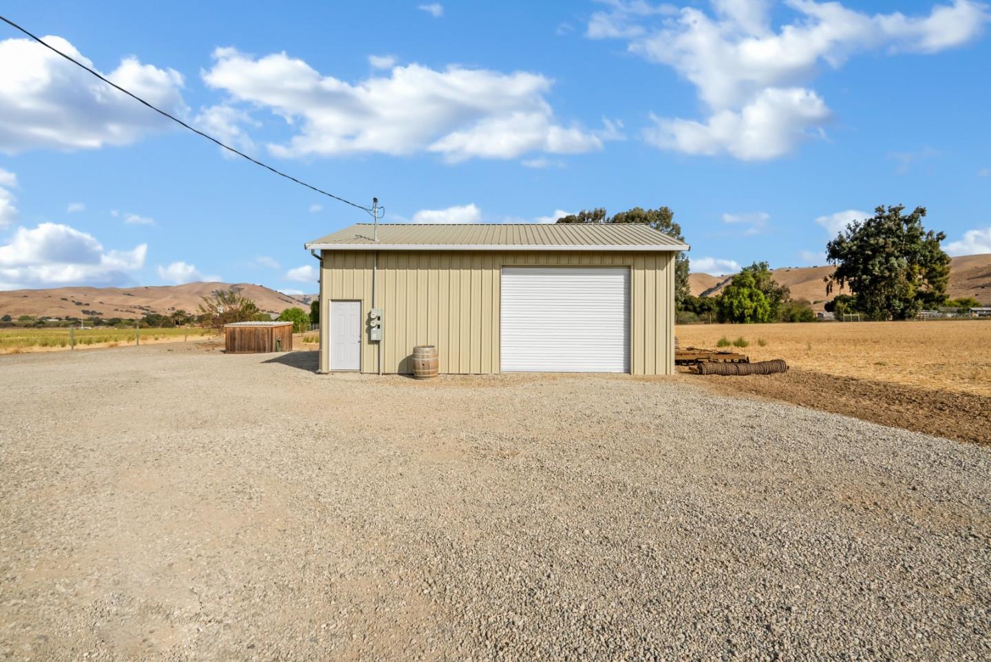 Detail Gallery Image 99 of 158 For 300 Foothill Rd, Hollister,  CA 95023 - 4 Beds | 2/1 Baths