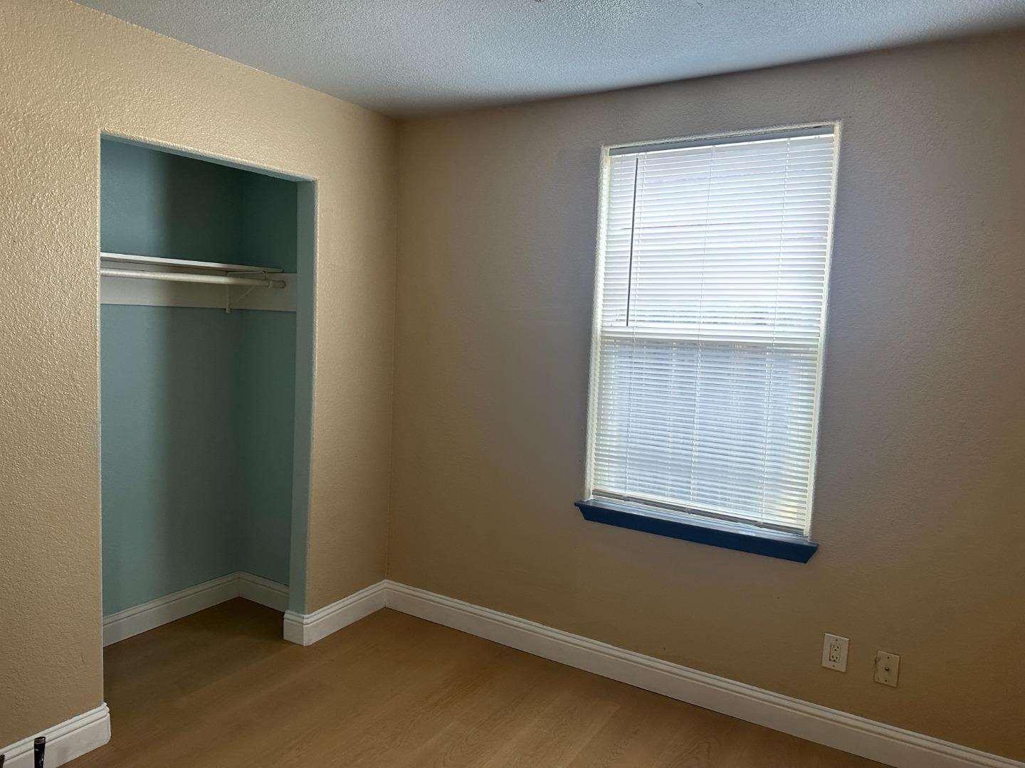 Detail Gallery Image 7 of 17 For 827 E Lewelling Blvd, Hayward,  CA 94541 - 8 Beds | 2 Baths